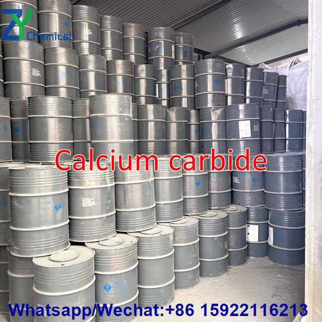 A highly reliable calcium carbide source factory featuring an indoor storage area stacked with high-quality, hermetically sealed drums, ensuring moisture protection and rapid local shipment.